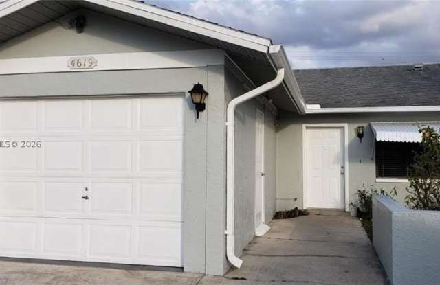 4619 SW 7TH PL Gallery 2