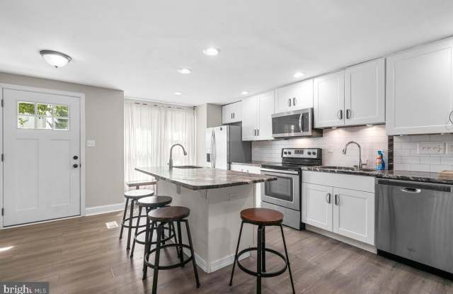 8609 HAWK RUN Terrace Gallery 2