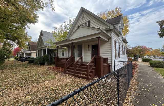Charming 2 Bed, 1.5 Bath House with Ample Space and Modern Touches photos photos