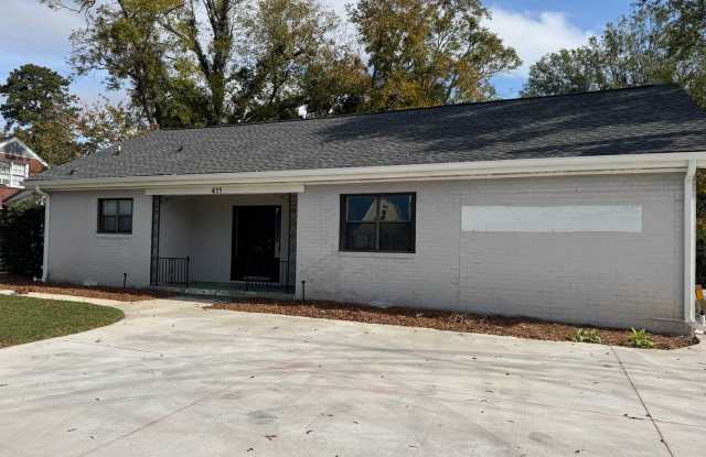 411 Durst Ave. West $750 larger rooms (2) $650 other 2 rooms. photos photos