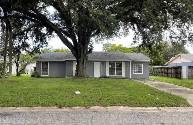 4030 SCHOOL CIR photos photos