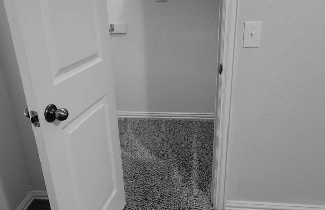 211 North Prairie Street photos photos