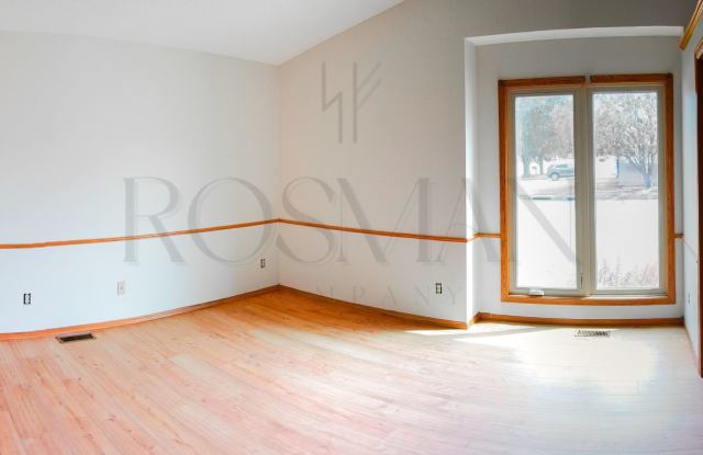 4 Bed 3 Bath w Garage near 21st + Ridge Gallery 4