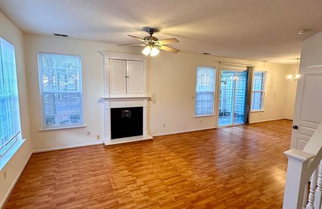 Two story all brick quad style townhouse within a great community! Gallery 3