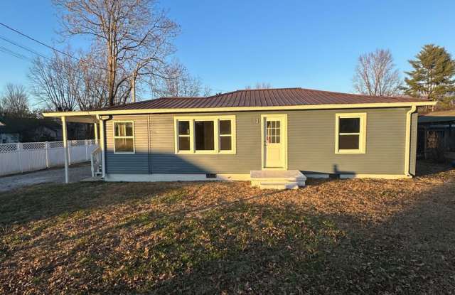 Cute 2 Bed 1 Bath Home In the Heat of McMinnville photos photos