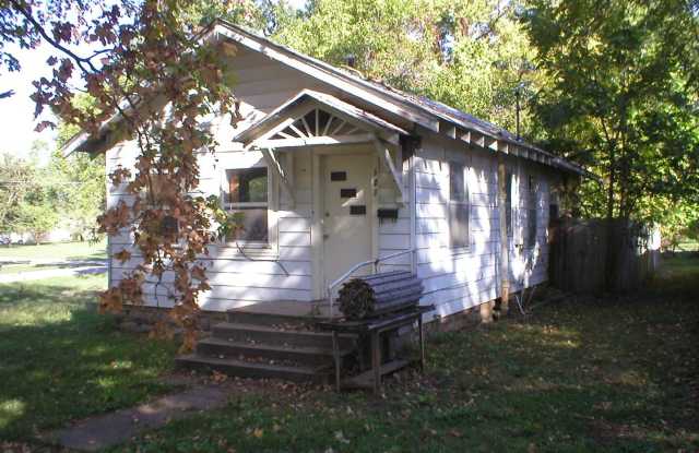 EL DORADO SPRINGS - 2BD with Fireplace- $399 MONTH / $999 DOWN photos photos