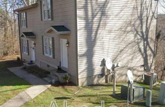 269 Peach Orchard Dr - 269 Peach Orchard Drive, Pikeville, KY 41501