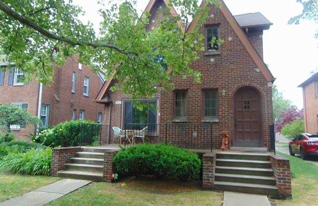 22 WOODWARD HEIGHTS (upper unit) Boulevard photos photos