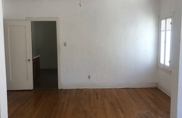427 North Genesee Avenue Gallery 4
