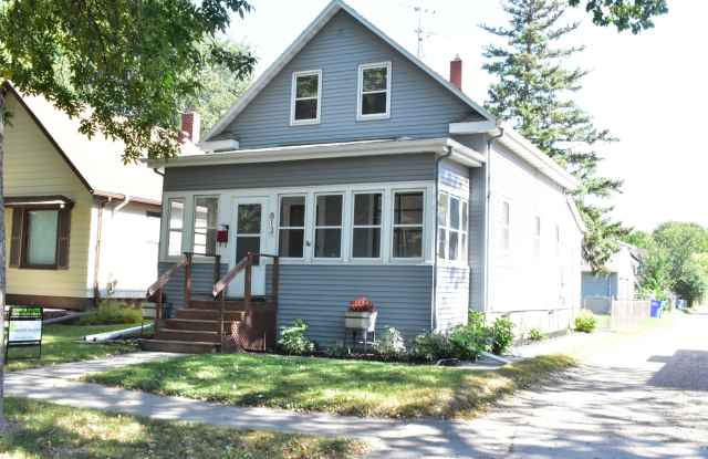 813 12th Street North - 813 12th Street North, Fargo, ND 58102