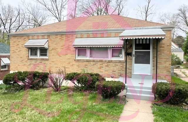 Updated 2-Bedroom Home with Bonus Room & Tuck-Under Garage Gallery 3