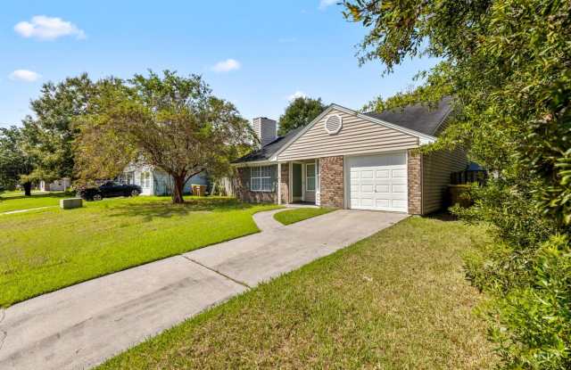 3 Bedroom, 2 Bath Home Within Walking Distance to School/Shopping photos photos