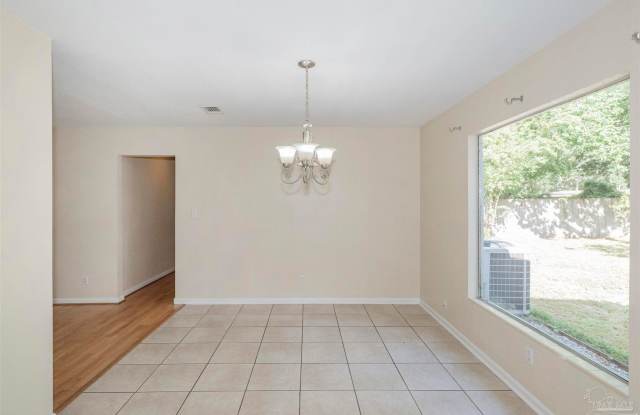 Delightful 3 Bedroom 2 Bath ranch style home for Rent with Bonus Room! Gallery 3