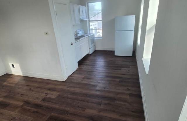 Charming 1BR Duplex in Belleville photos photos