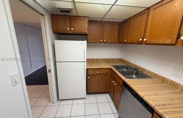 3720 Inverrary Dr Gallery 2