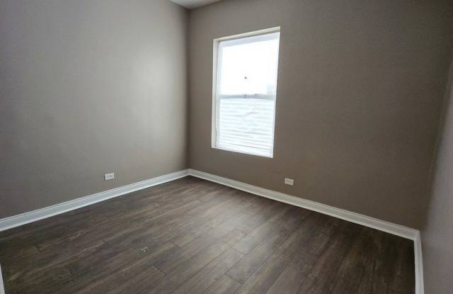 4749 S Prairie Avenue Gallery 3