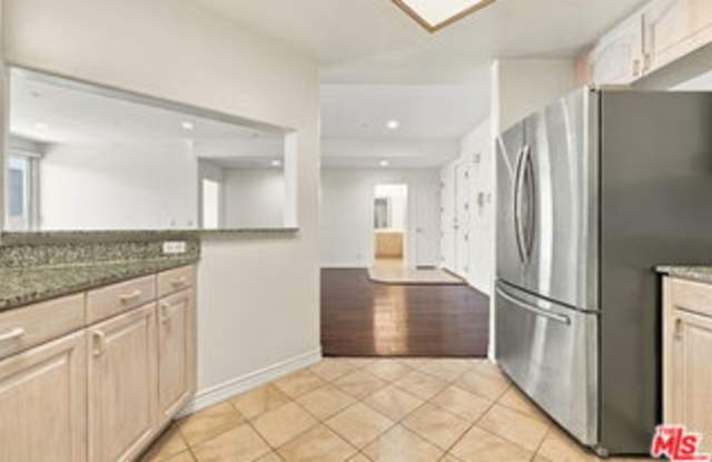 8349 Blackburn Avenue Gallery 1