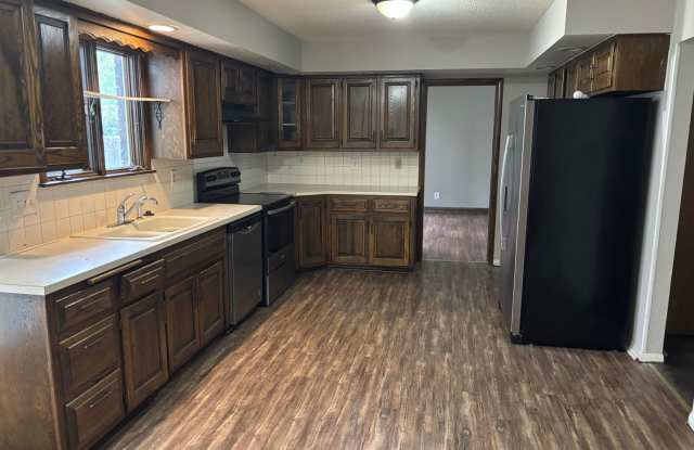 Huge 3-Level Character Home with Bonus Rooms & Rec Room Gallery 3