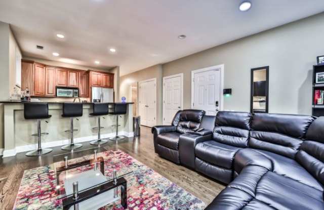 663 Peoria Gallery 3