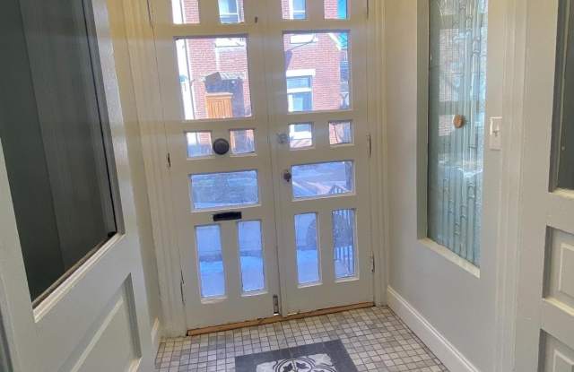 1616 PENN Street Gallery 2