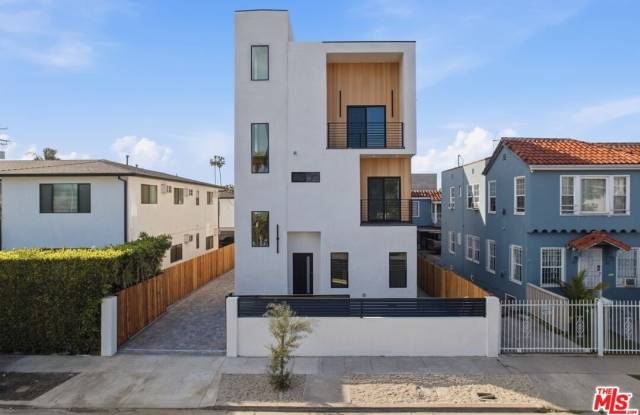 2837 S Redondo Blvd unit: 1/2 photos photos