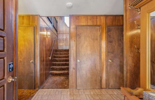 Fully Furnished 4-Bedroom, 3.5-Bathroom Home in Tahoe Hills Gallery 3