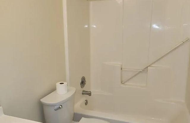 Newly Renovated 3 Bedroom 2 Bath Gallery 4