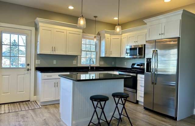 127 Bridge Street - 127 Bridge Street, Beverly, MA 01915