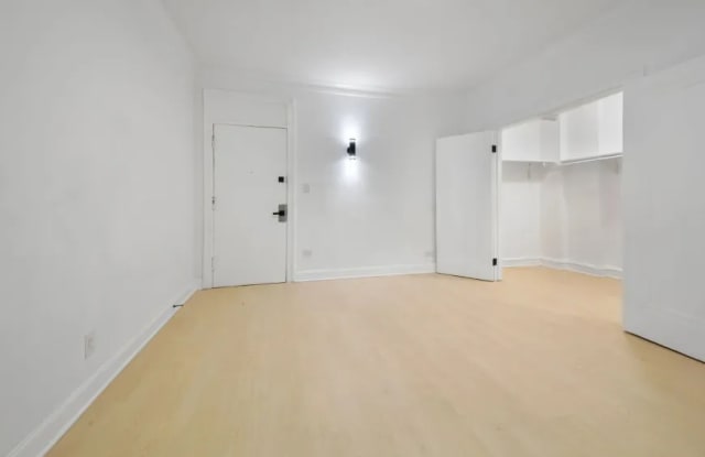 5033-5041 North Sheridan Rd. photos photos