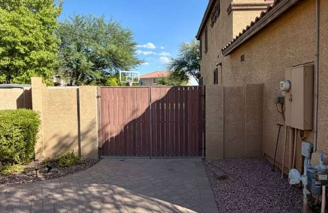 Spacious 6-bedroom, 2.5-bathroom home in Chandler, Welcome to the family friendly community of Sun Groves sitting on nearly 18,000 sq ft and one of the largest lots in the neighborhood. Gallery 4