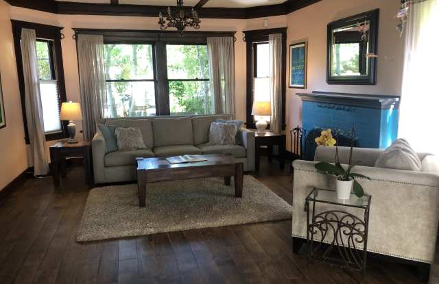 2323 Franklin Avenue East Gallery 2