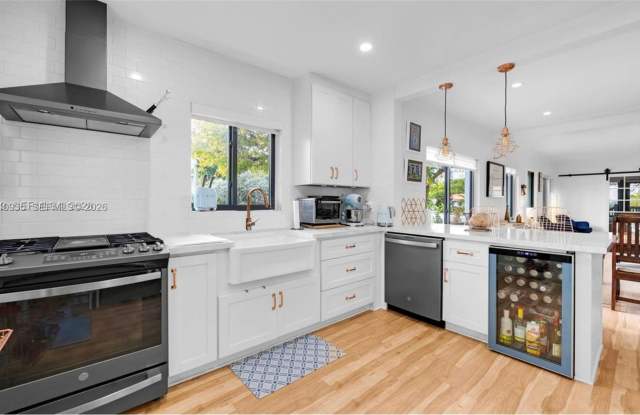 375 SW 32nd Road, Miami, FL 33129 - 2631 photos photos
