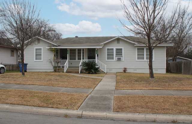 1 BEDROOM DUPLEX - 2827 West Woodlawn Avenue, San Antonio, TX 78228