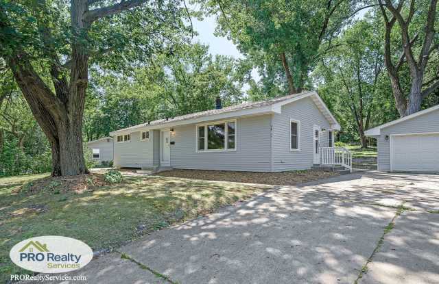 3 Bedroom Home in Bloomington photos photos