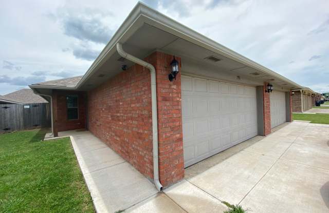 3 Bed 2 Bath 2 Car Garage Duplex with Mowing Included AND all Kitchen Appliances! photos photos