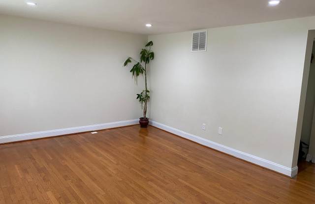 8122 PARKDALE Court Gallery 3