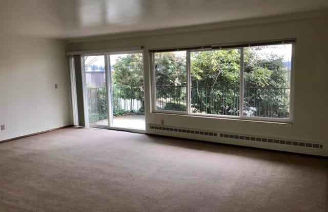 2811 75th Pl SE Apt 102 - 2811 75th Place Southeast, Mercer Island, WA 98040