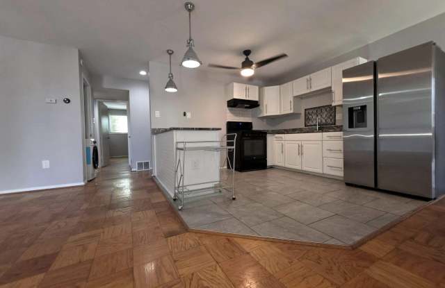 7316 DONNELL PLACE Gallery 3