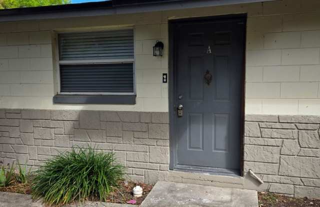 Affordable 2/1 Duplex Available Immediately!! Near I-4! photos photos