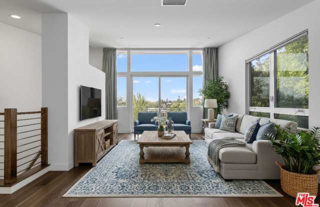 1912 W Liberty Ct photos photos