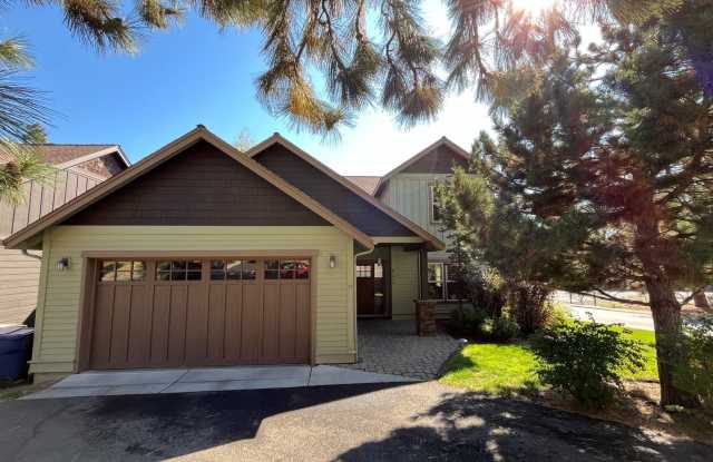 Landscape Maintenance Included! Spacious 3 Bed/2.5 Bath Home in SW Bend - Elder Ridge Street photos photos