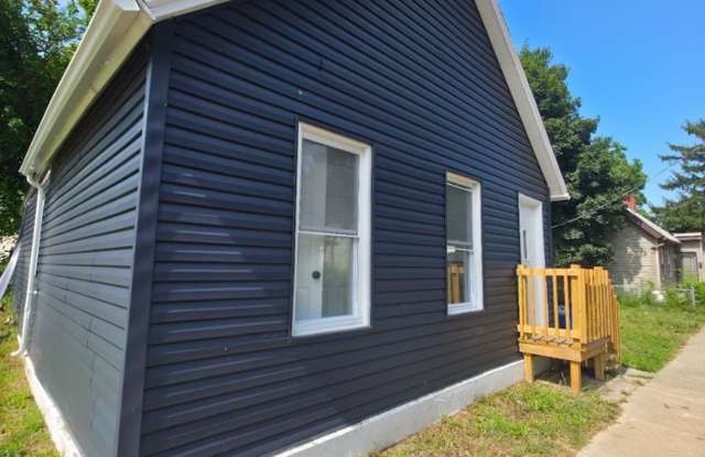 Single Family Ranch 2 beds 1 bath FOR RENT! photos photos
