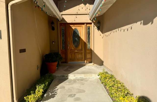 Gorgeous 4-bedroom, 2.5-bathroom home located in the Noddin Area. Available Now! Gallery 3