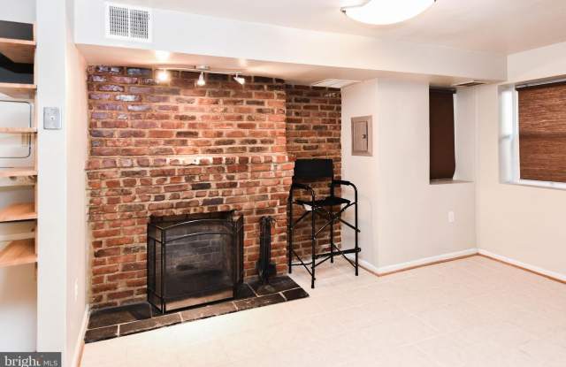 725 12TH Street NE Gallery 3