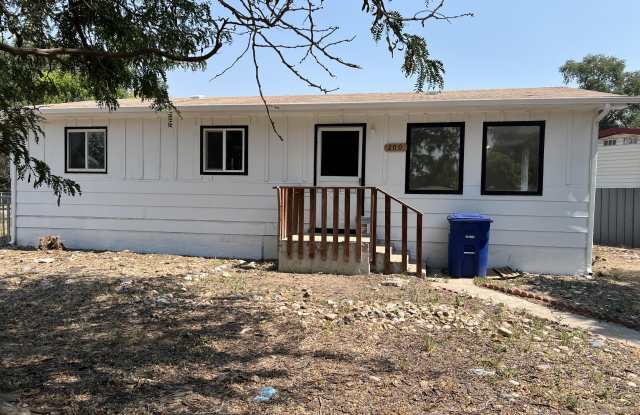 200 Spruce St. photos photos