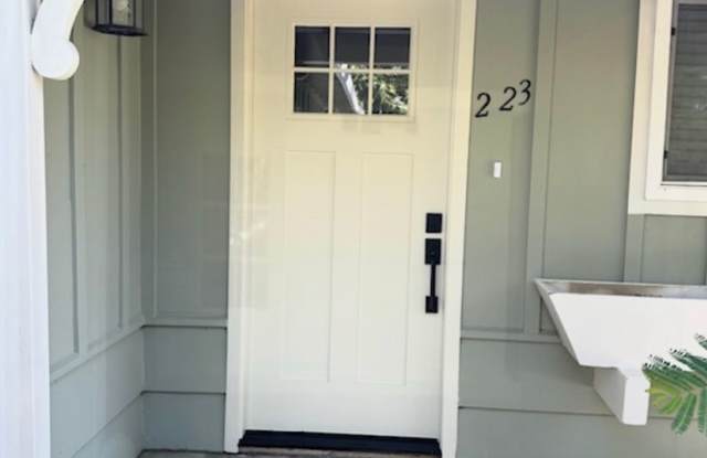 Recently Remodeled 1BR/1BA Home in 55+ Community – Attached Garage Gallery 2