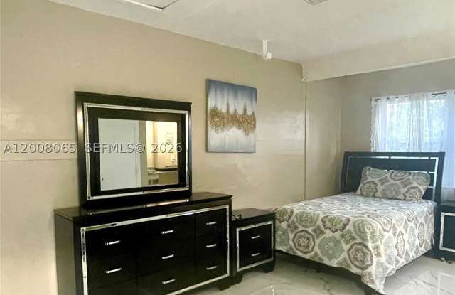 1537 NE 30th Ct photos photos