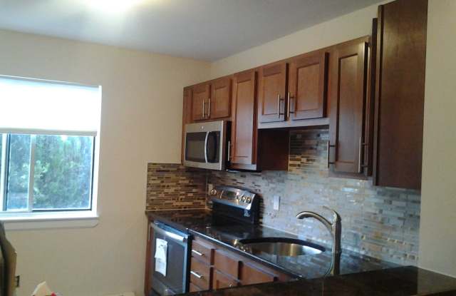 518 HARBOR VIEW COURT Gallery 3