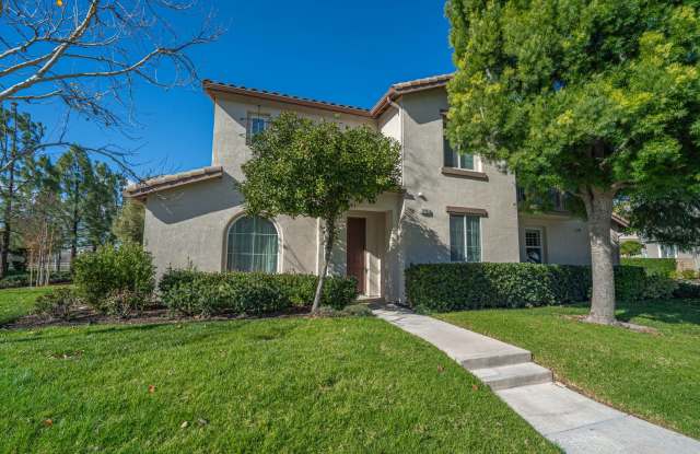 Spacious 4-Bedroom Townhome with Downstairs Bed/Bath in Creekside! photos photos