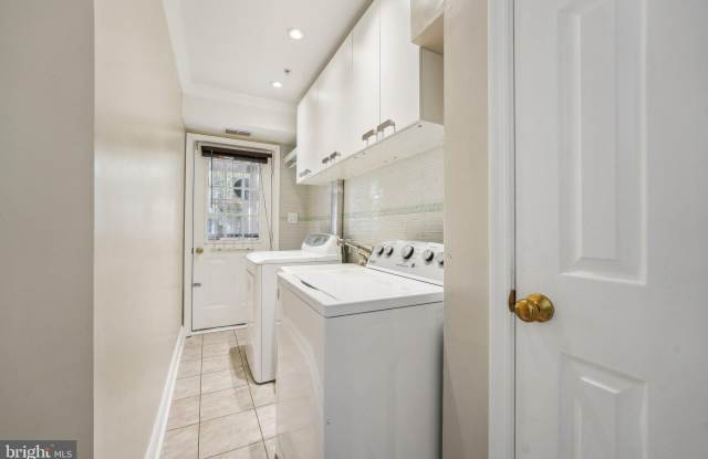 13909 BARRINGTON LANE Gallery 3
